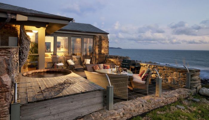 luxury waterside places to stay in Cornwall