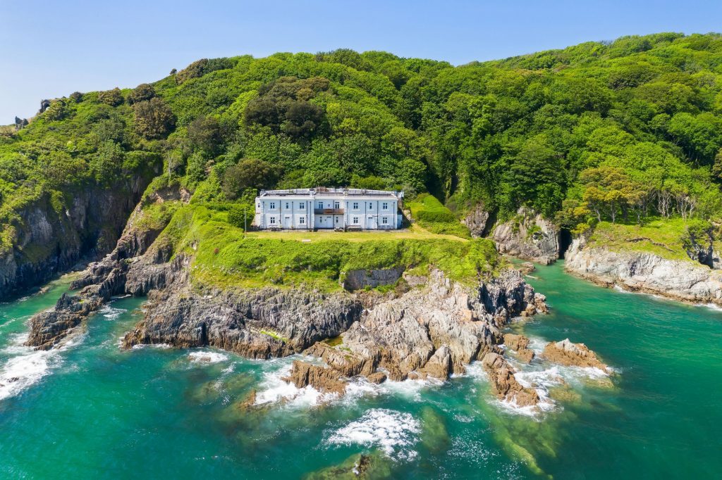 1 THE OLD SIGNAL HOUSE LUXURY HOLIDAY HOME WITH SEA VIEWS, PENLEE POINT, TORPOINT, CORNWALL
